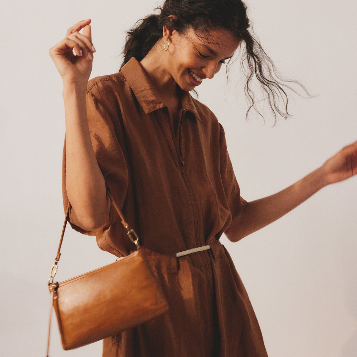 Darcy Crossbody In Polished Leather - Truffle | HOBO