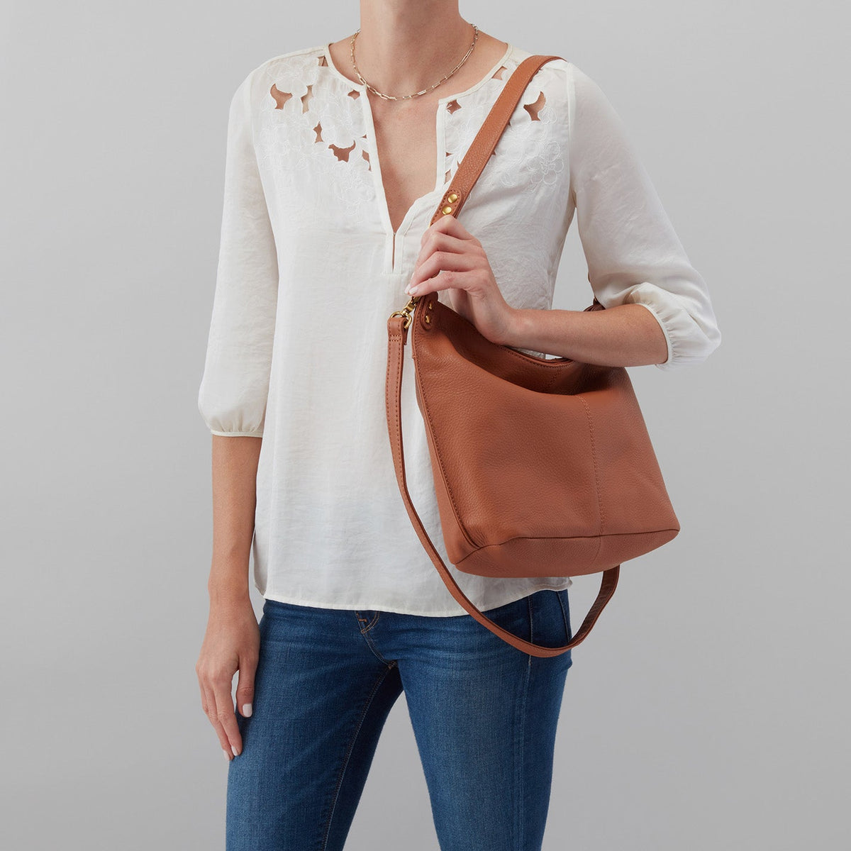 Pier Shoulder Bag in Pebbled Leather - Cashew | HOBO
