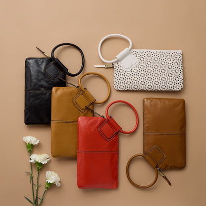 Sable Wristlet In Polished Leather - Black | HOBO
