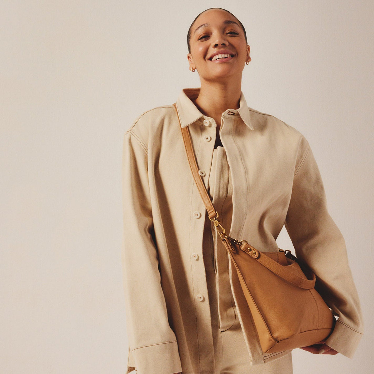 Pier Shoulder Bag In Pebbled Leather - Sandstorm | HOBO