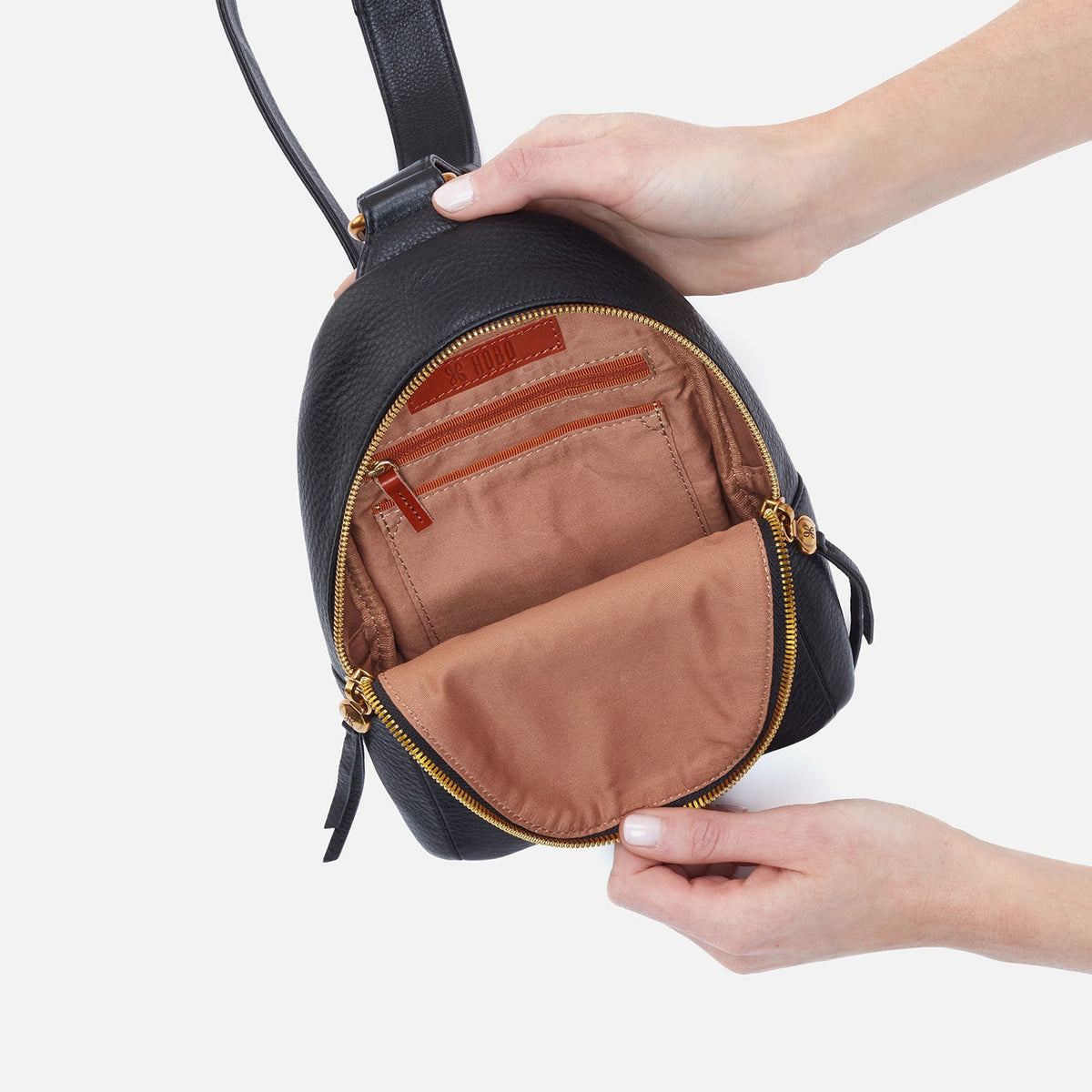 Fern Sling In Pebbled Leather - Black | HOBO