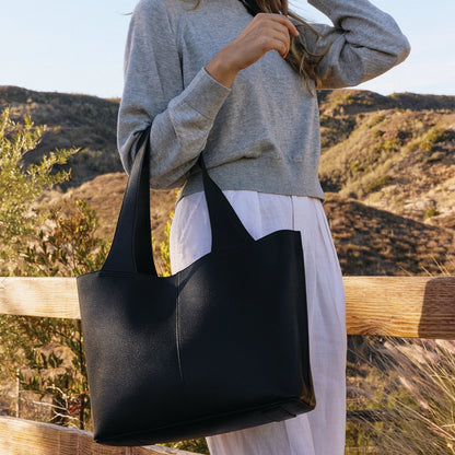 Vida Tote in Micro Pebbled Leather - Black | HOBO