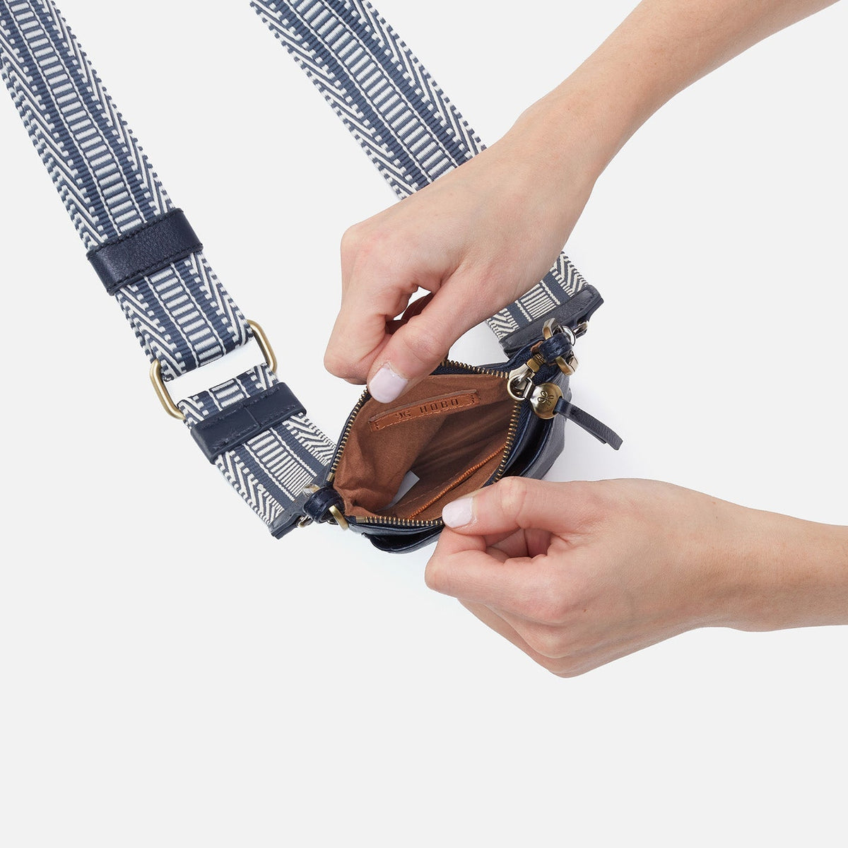 Cia Phone Crossbody in Pebbled Leather - Sapphire | HOBO