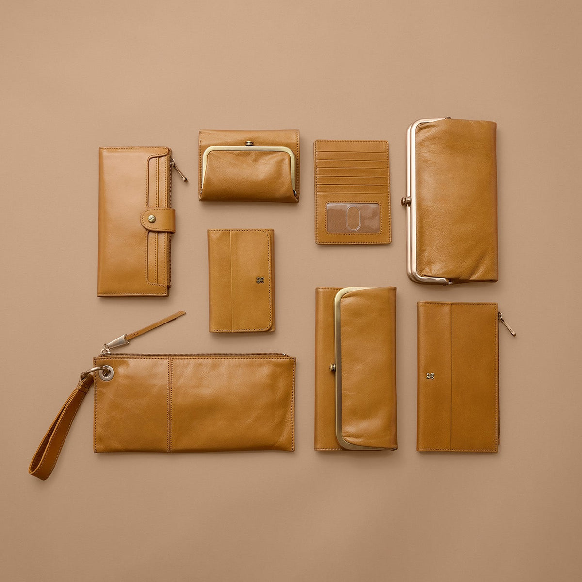 Lauren Clutch-Wallet In Polished Leather - Natural | HOBO