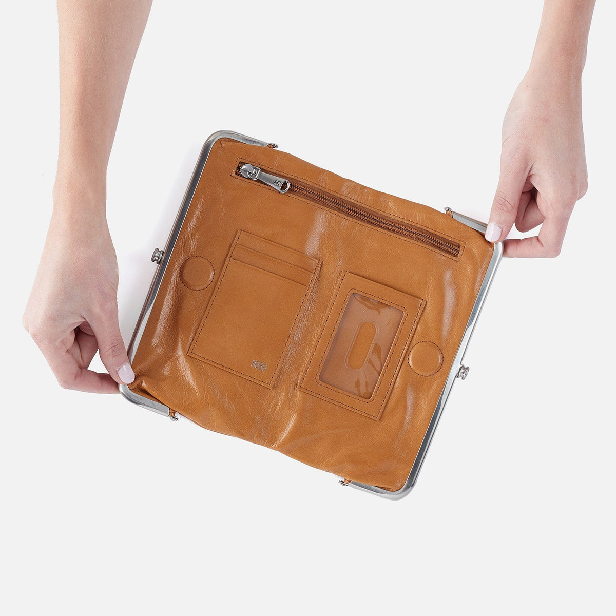 Lauren Clutch-Wallet In Polished Leather - Natural | HOBO