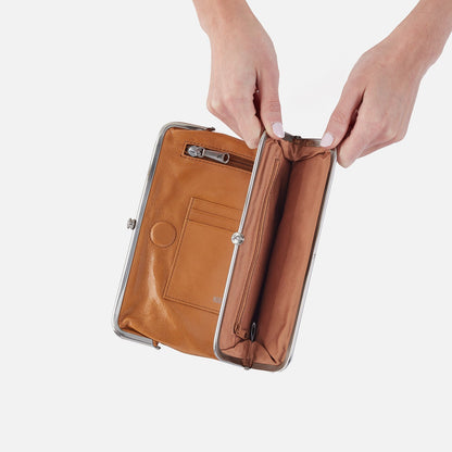 Lauren Clutch-Wallet In Polished Leather - Natural | HOBO