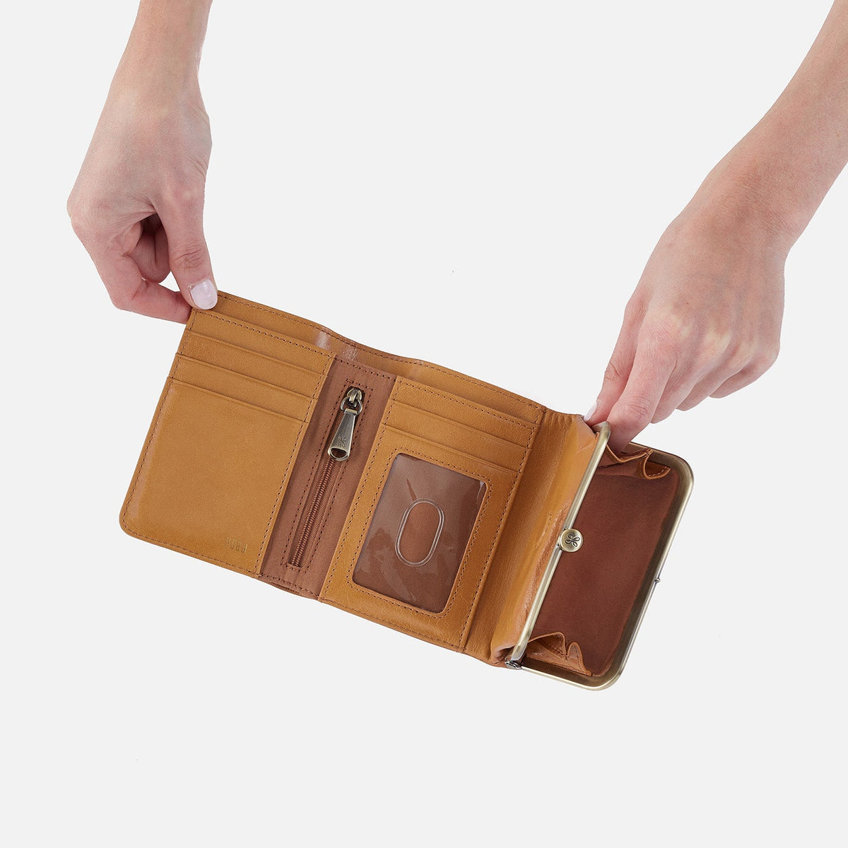 Robin Compact Wallet In Polished Leather - Natural | HOBO