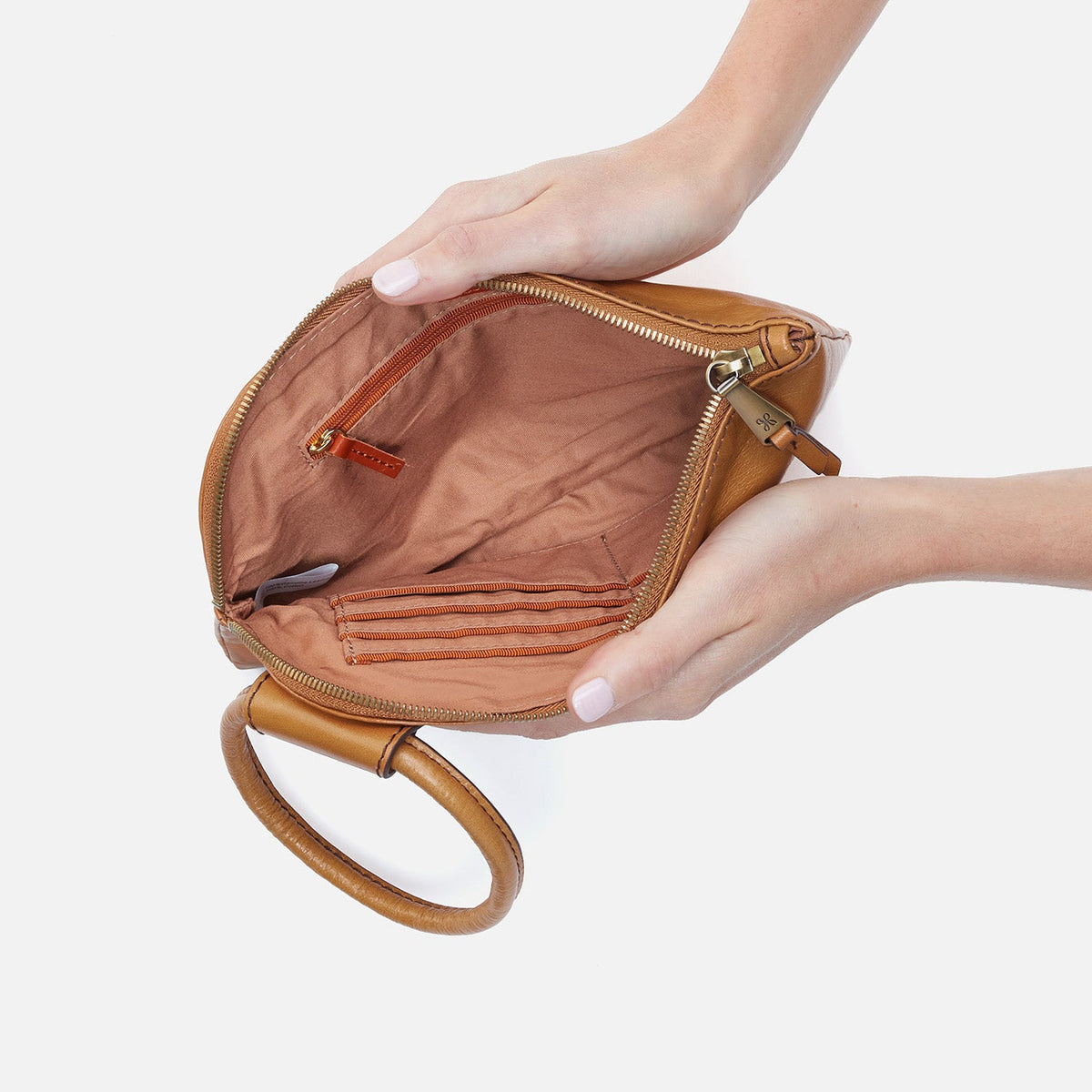 Sable Wristlet In Polished Leather - Natural | HOBO