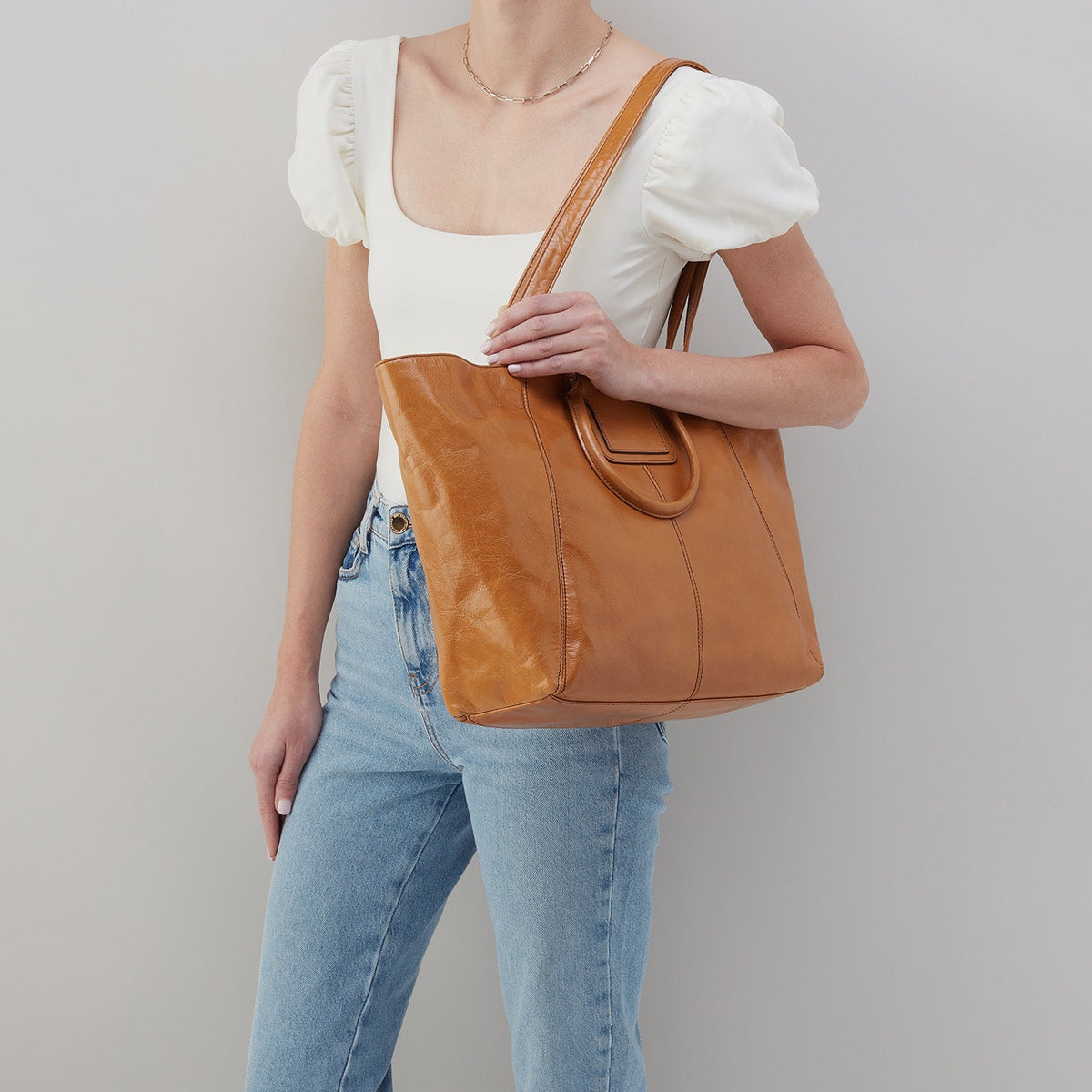 Sheila East-West Tote In Polished Leather - Natural | HOBO