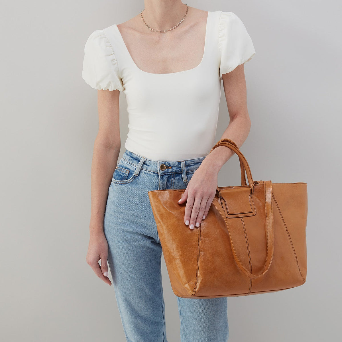 Sheila East-West Tote In Polished Leather - Natural | HOBO