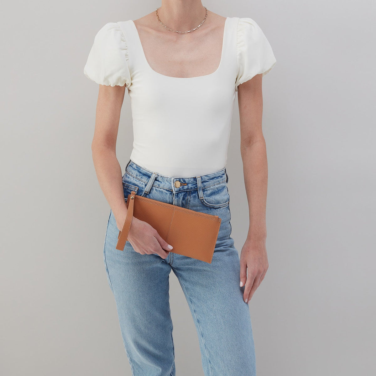 Vida Large Pouch in Micro Pebbled Leather - Biscuit | HOBO