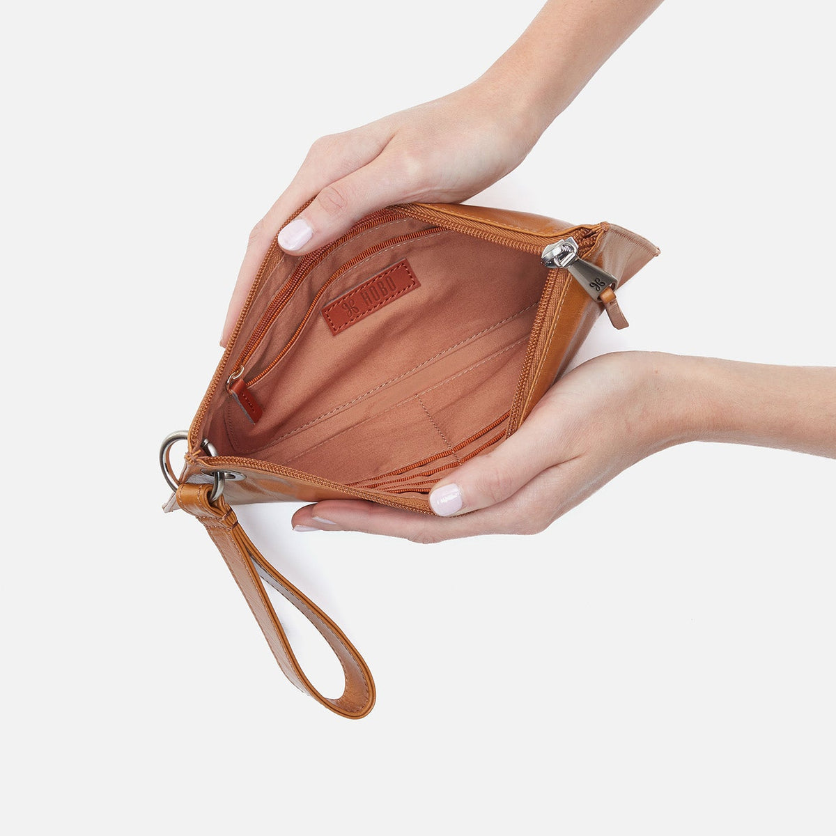 Vida Wristlet In Polished Leather - Natural | HOBO