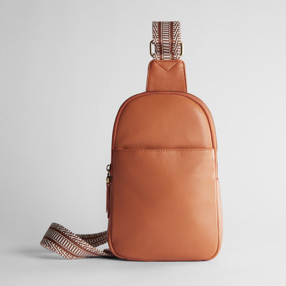 Cass Sling In Pebbled Leather - Butterscotch | HOBO