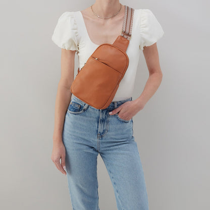 Cass Sling In Pebbled Leather - Butterscotch | HOBO