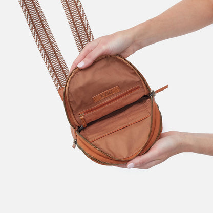 Cass Sling In Pebbled Leather - Butterscotch | HOBO