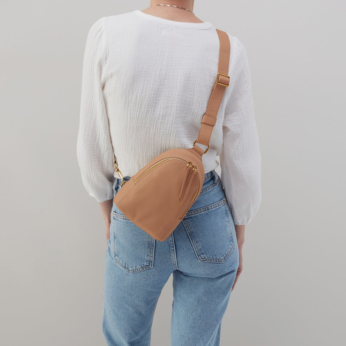 Fern Sling In Pebbled Leather - Red Clay | HOBO