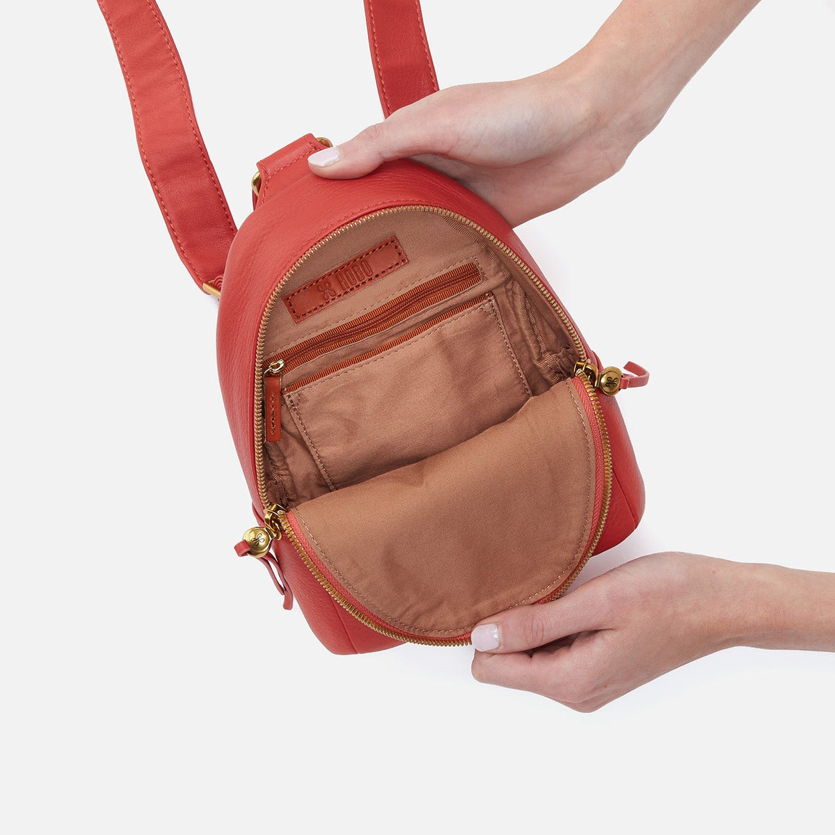 Fern Sling In Pebbled Leather - Red Clay | HOBO