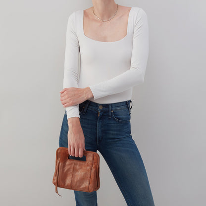 Ace Clutch In Metallic Leather - Patina | HOBO