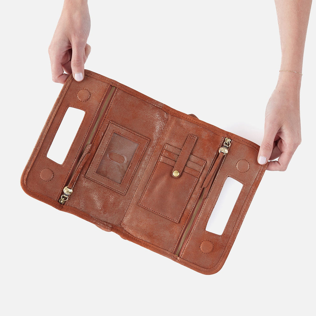 Ace Clutch In Metallic Leather - Patina | HOBO