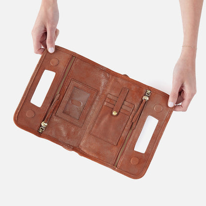 Ace Clutch In Metallic Leather - Patina | HOBO