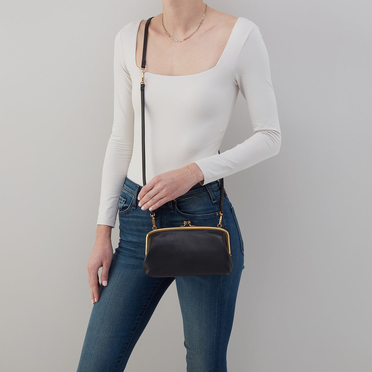 Cora Wallet Crossbody In Pebbled Leather - Black | HOBO