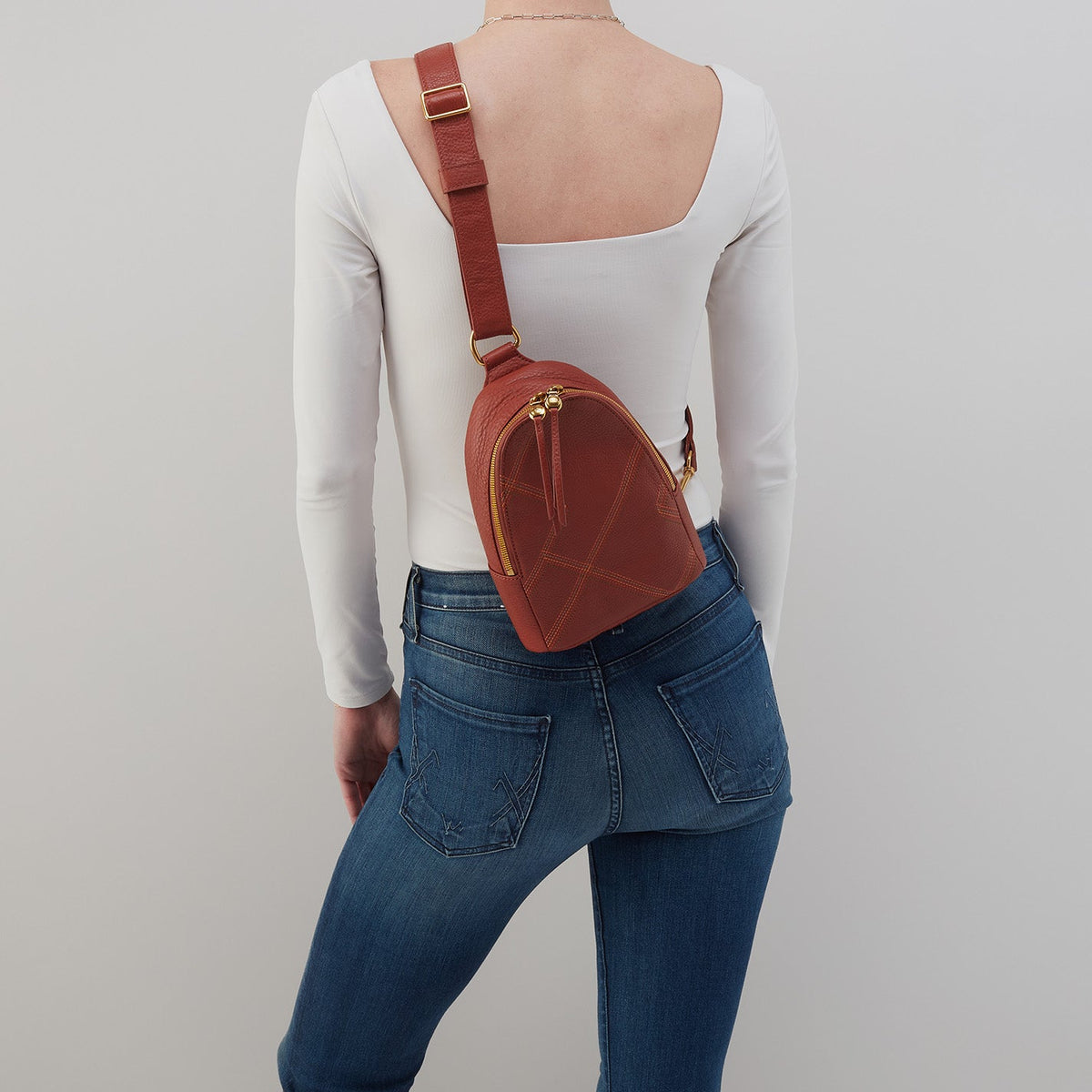 Fern Sling In Pebbled Leather - Rust | HOBO