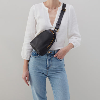 Fern Sling In Pebbled Leather - Dark Elm | HOBO