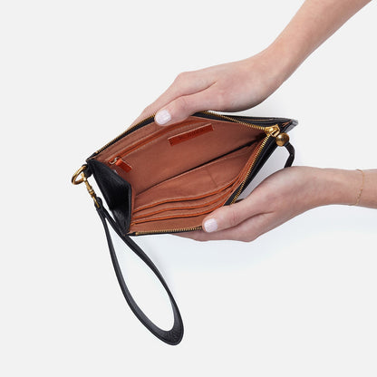 Hart Wristlet In Pebbled Leather - Black | HOBO