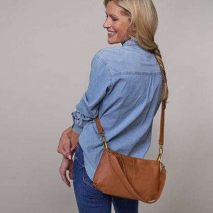 Advance Shoulder Bag In Pebbled Leather - Warm Honey | HOBO