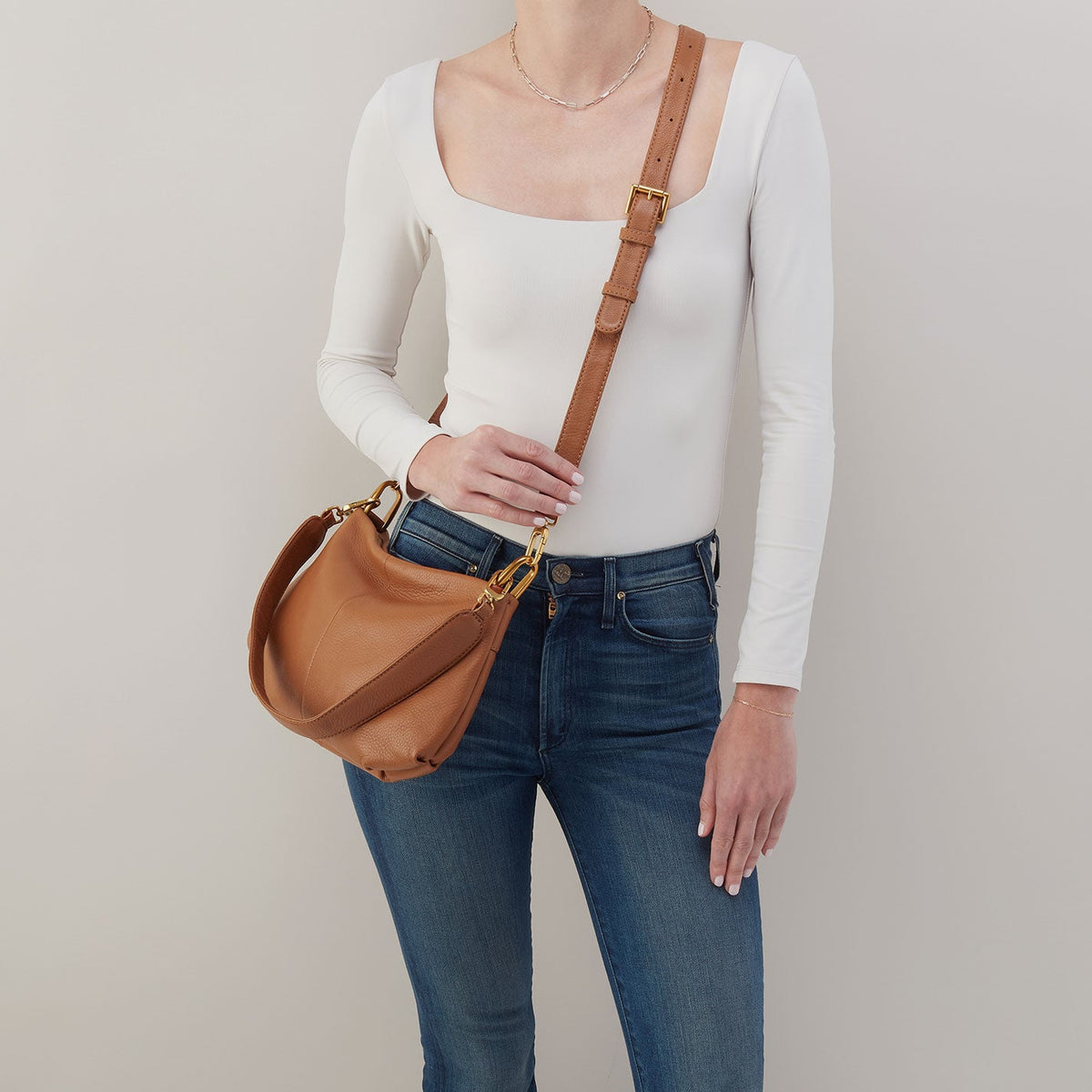Advance Shoulder Bag In Pebbled Leather - Warm Honey | HOBO