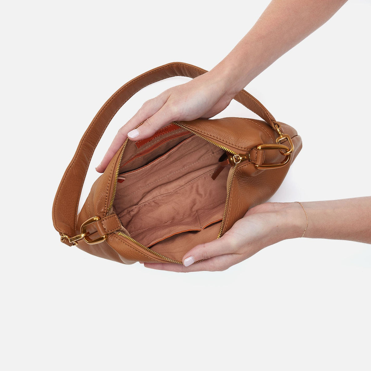 Advance Shoulder Bag In Pebbled Leather - Warm Honey | HOBO