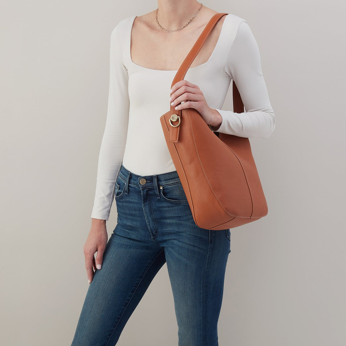 Camden Shoulder Bag In Smooth Leather - Burnished Caramel | HOBO