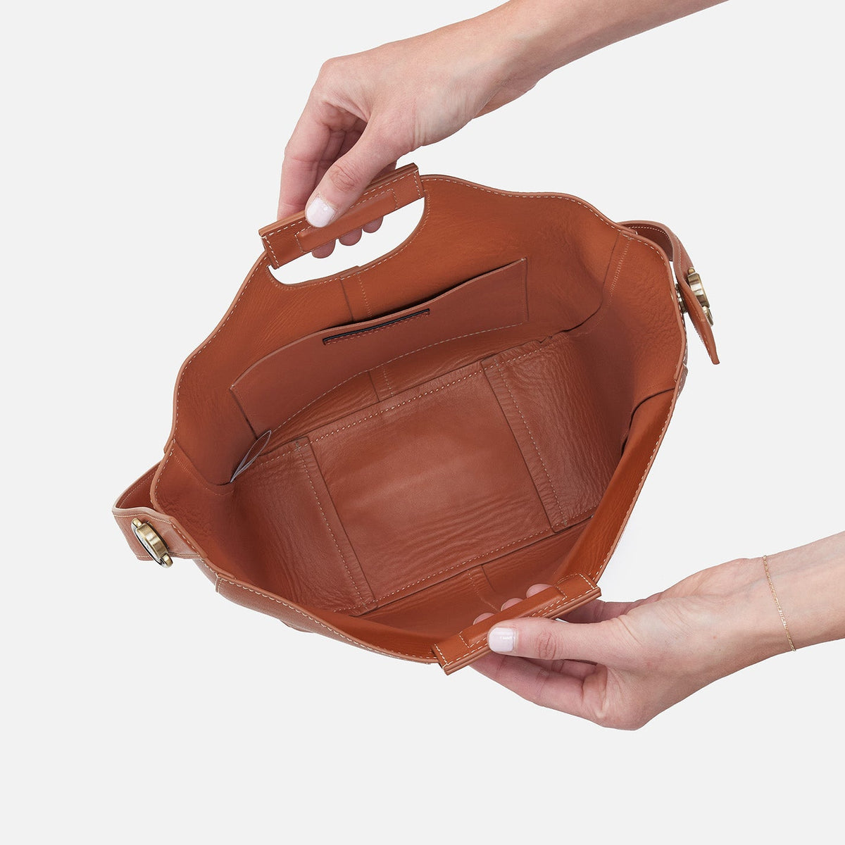 Camden Shoulder Bag In Smooth Leather - Burnished Caramel | HOBO