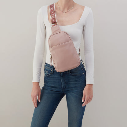 Cass Sling In Pebbled Leather - Blush | HOBO