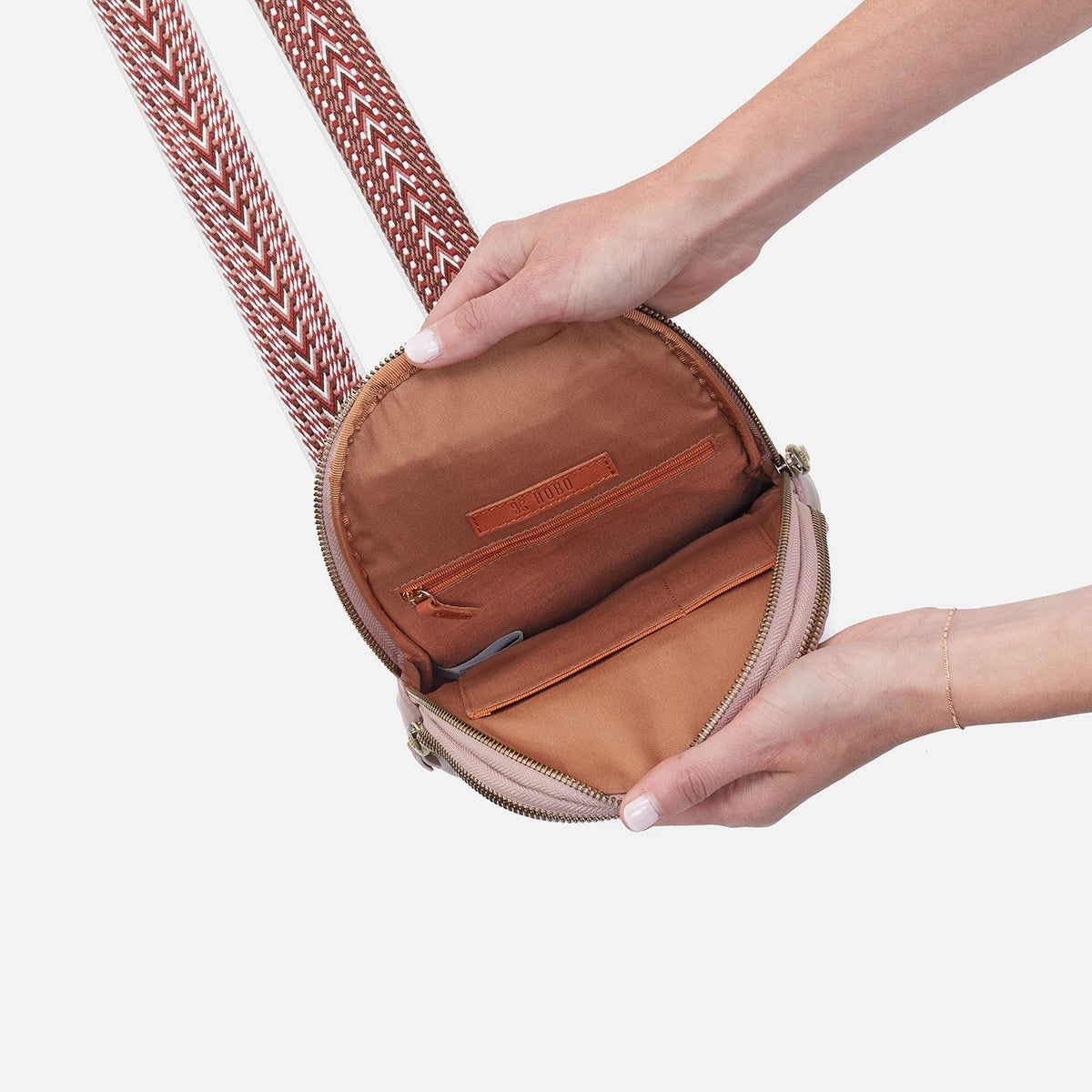 Cass Sling In Pebbled Leather - Blush | HOBO