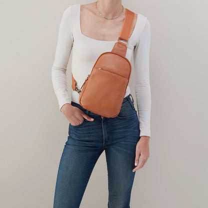 Cass Sling In Pebbled Leather - Butterscotch | HOBO