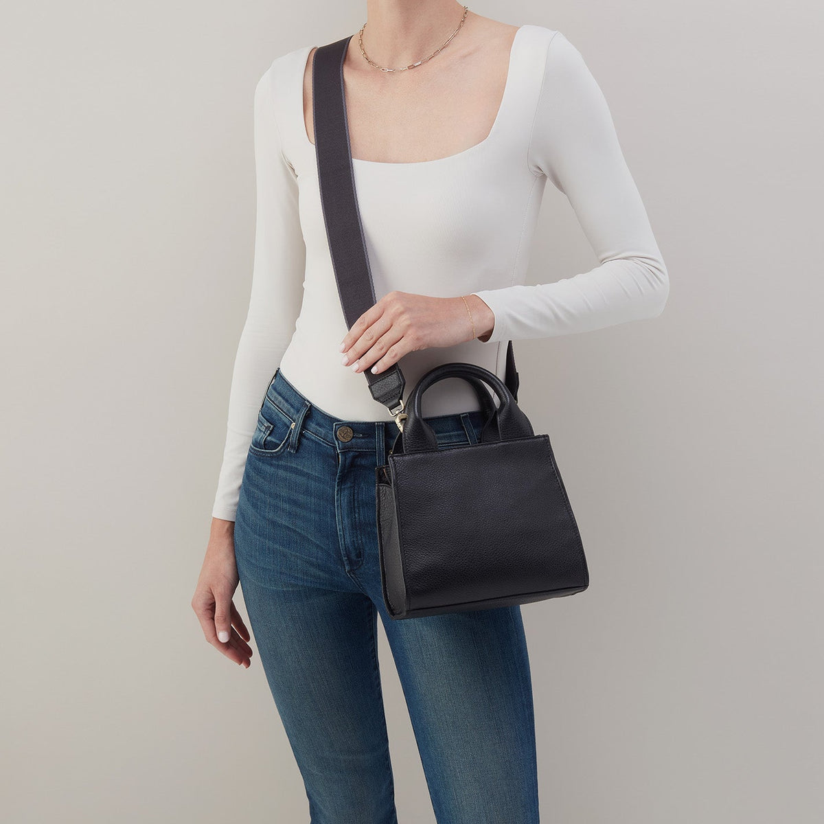 Cass Small Tote In Pebbled Leather - Black | HOBO
