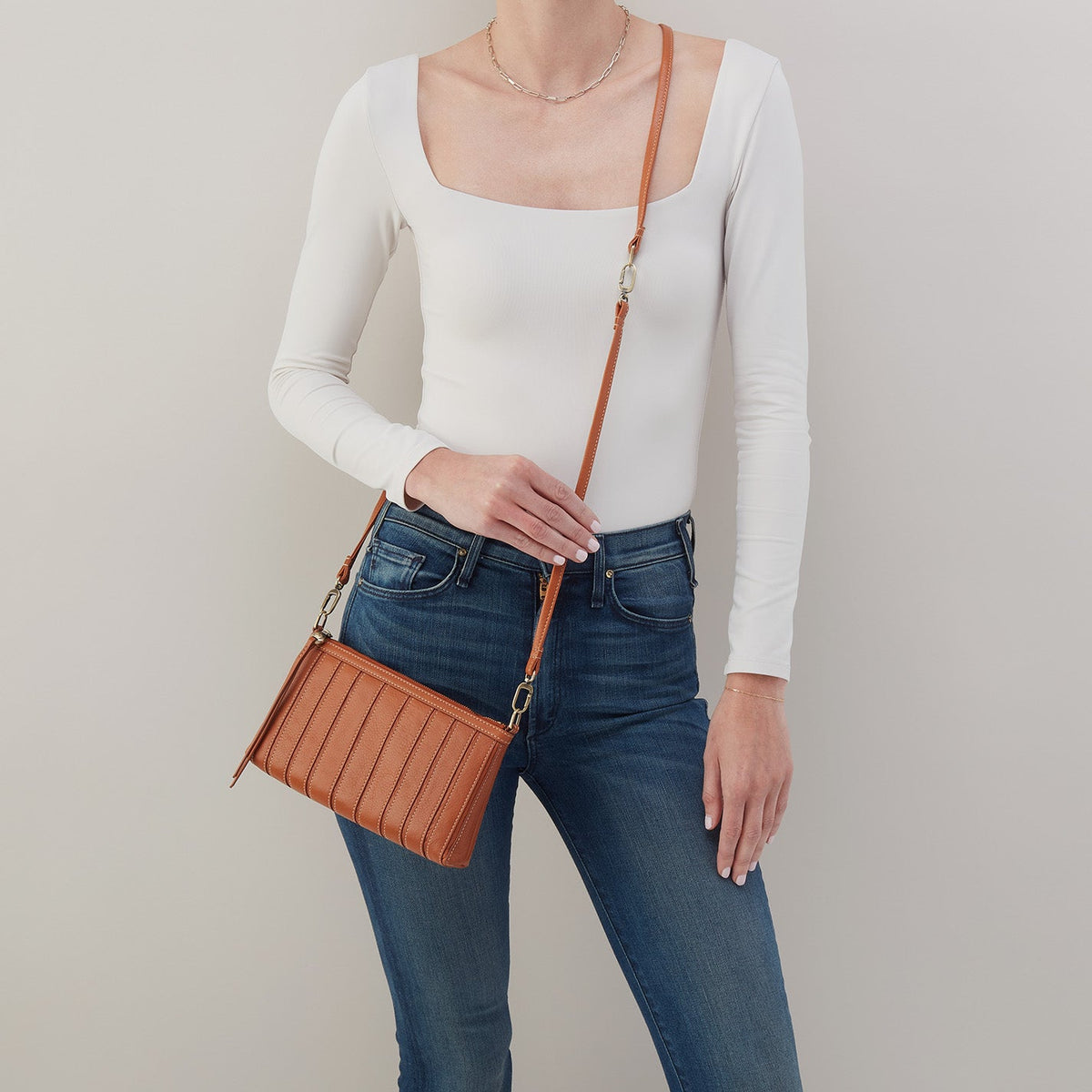 Darcy Crossbody In Smooth Leather - Burnished Caramel | HOBO