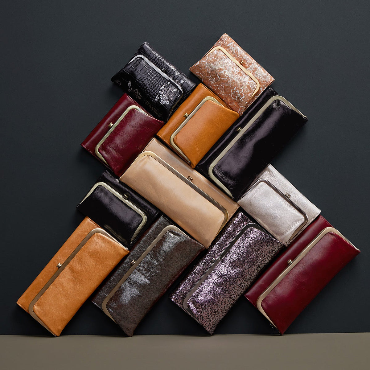 Robin Compact Wallet In Printed Leather - Gilded Petals | HOBO