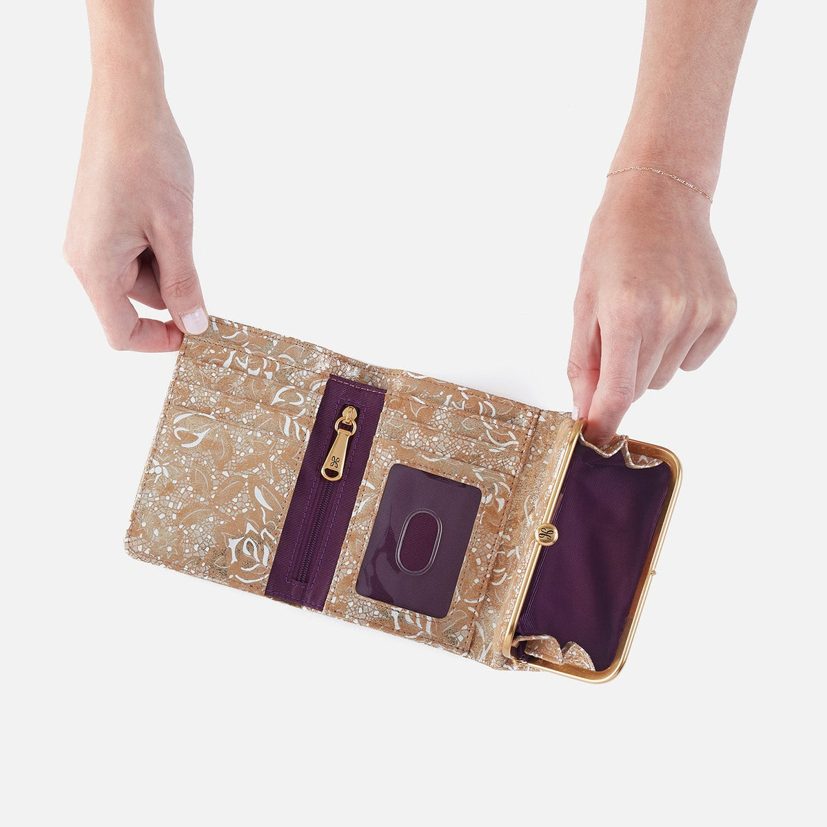 Robin Compact Wallet In Printed Leather - Gilded Petals | HOBO
