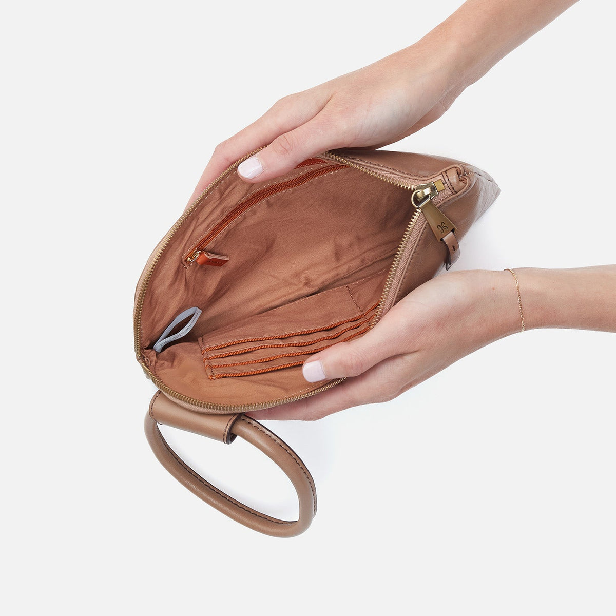 Sable Wristlet In Polished Leather - Cashmere | HOBO