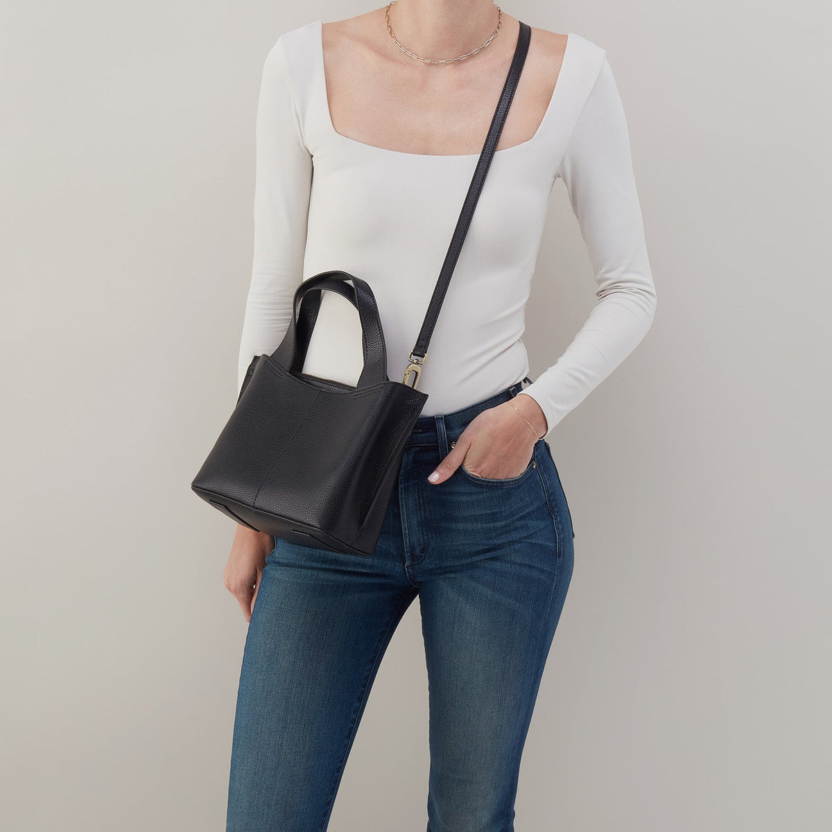 Vida Small Tote in Micro Pebbled Leather - Black | HOBO