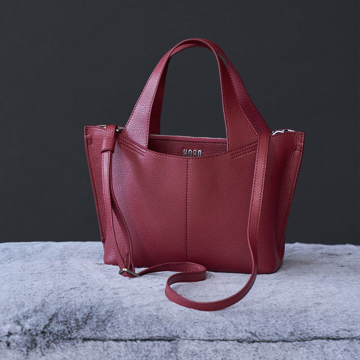 Vida Small Tote In Micro Pebbled Leather - Port | HOBO