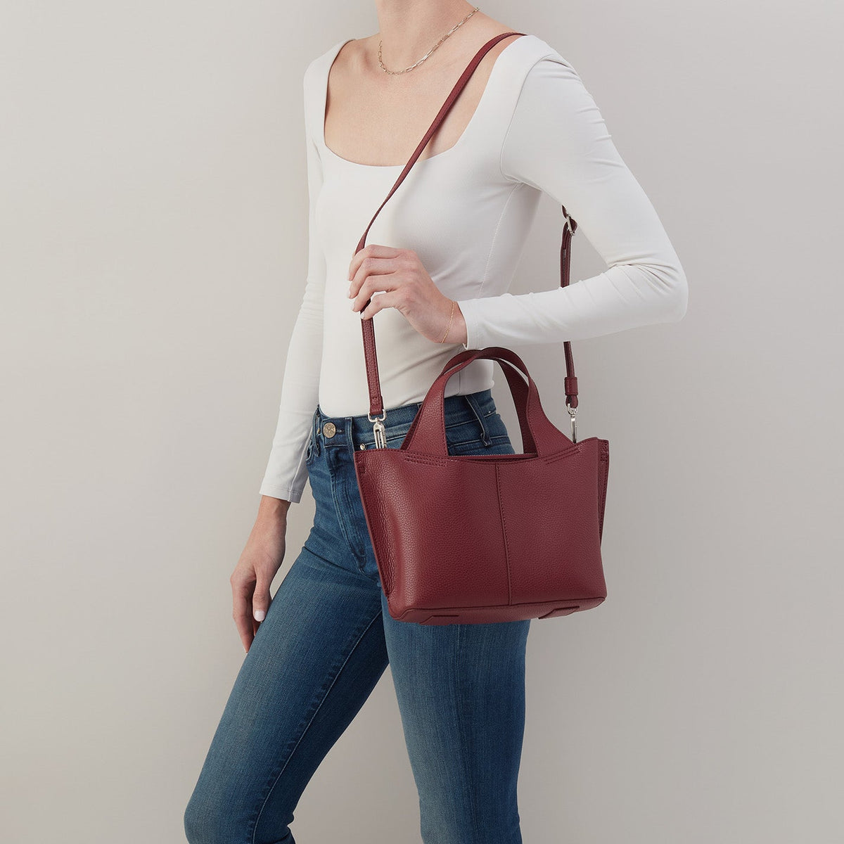 Vida Small Tote In Micro Pebbled Leather - Port | HOBO