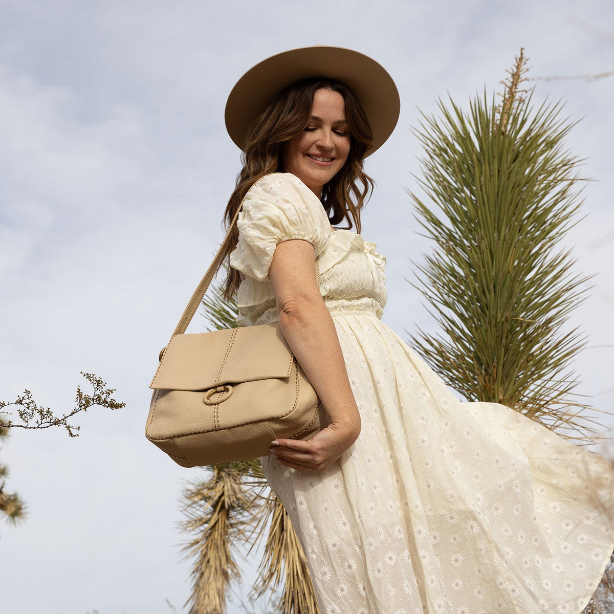Austin Shoulder Bag In Pebbled Leather - Linen | HOBO