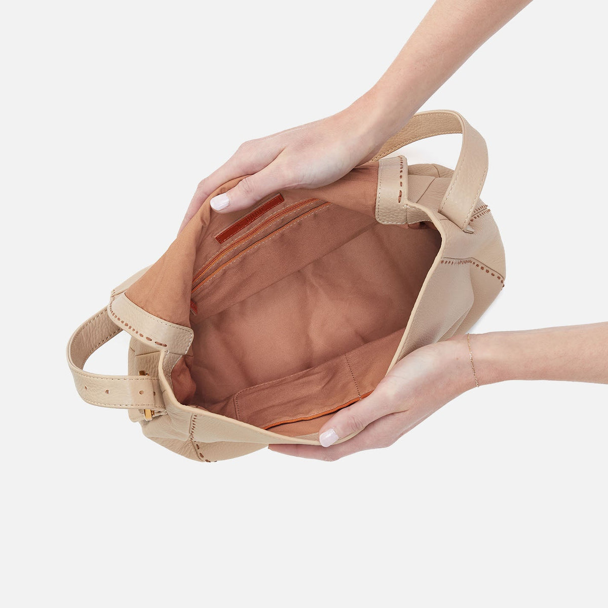 Austin Shoulder Bag In Pebbled Leather - Linen | HOBO