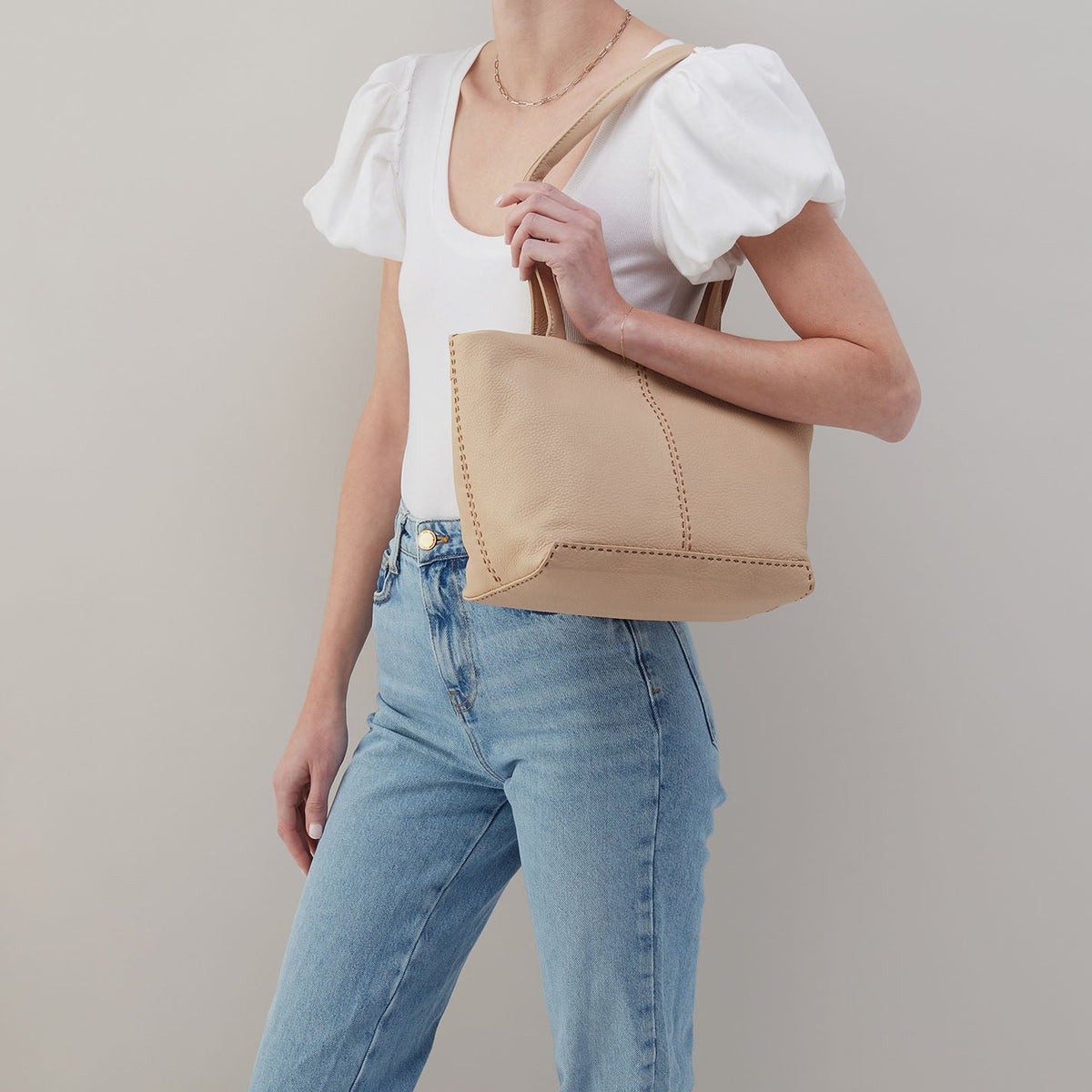 Austin Tote In Pebbled Leather - Linen | HOBO