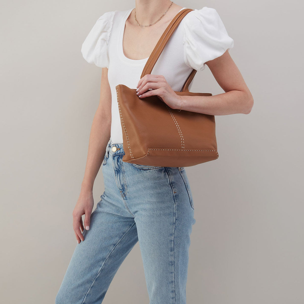 Austin Tote In Pebbled Leather - Warm Honey | HOBO