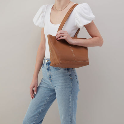 Austin Tote In Pebbled Leather - Warm Honey | HOBO