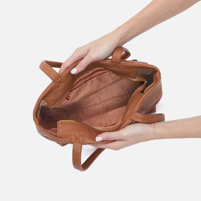 Austin Tote In Pebbled Leather - Warm Honey | HOBO
